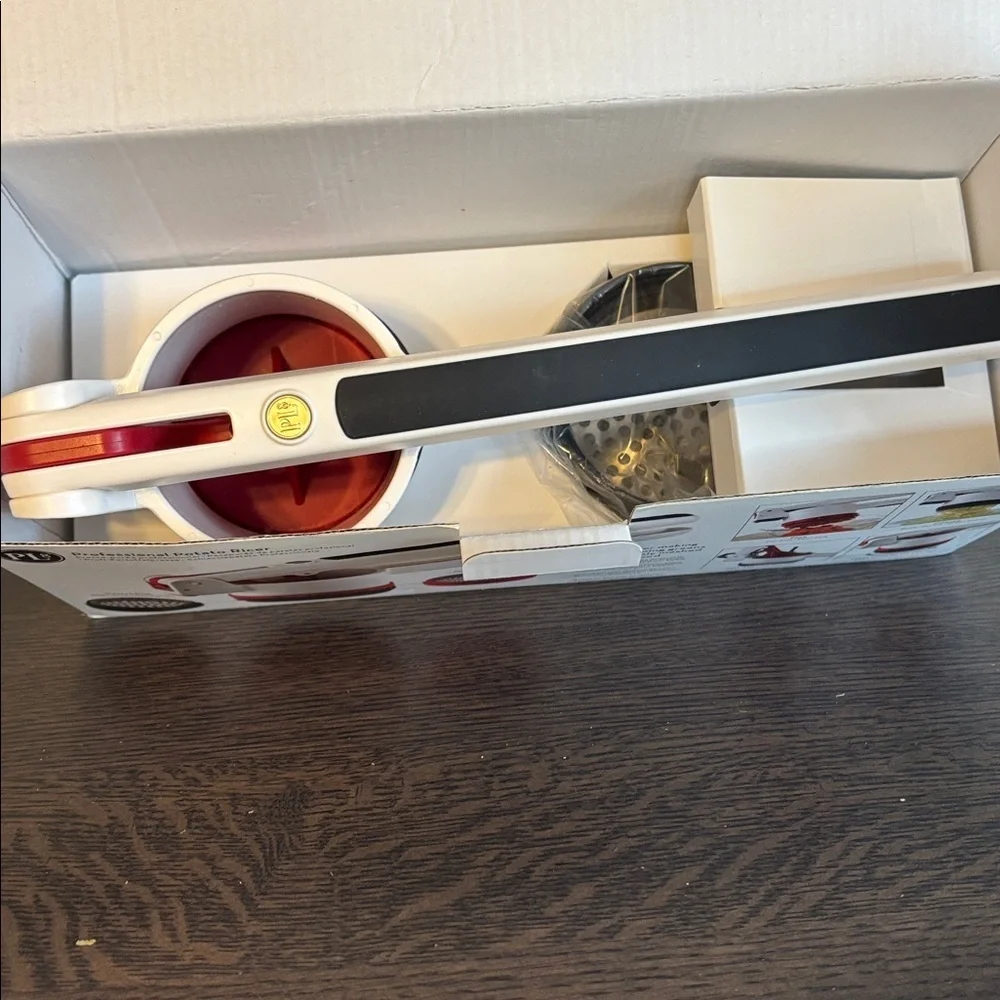 NWT Professional Potato Ricer With Fine and Course Disks